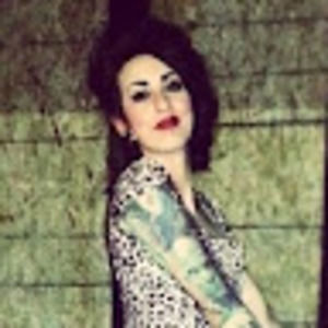 Meet your Posher, Zenia